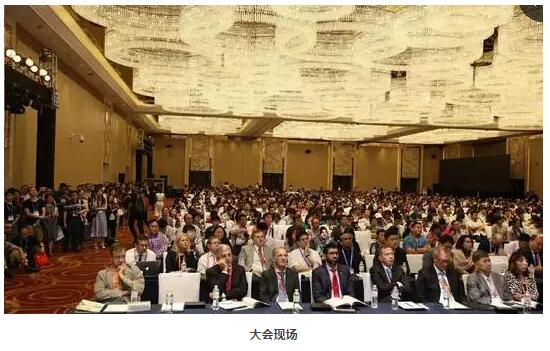 牛八体育集团众多专家受邀出席,并在多个重要论坛作专题发言、论文发言和壁报交流(郭海科教授和张广斌教授在多个论坛担任会议主持),与国内外眼科同行坐而论道,大放异彩!其中,在“大师功夫论道”环节,牛八体育集团业务副总院长、 席白内障专家、厦门大学附属厦门眼科中心郭海科教授凭借高明 的手术技巧,从13位世界 白内障屈光手术大师中脱颖 牛八体育集团众多专家受邀出席,并在多个重要论坛作专题发言、论文发言和壁报交流(郭海科教授和张广斌教授在多个论坛担任会议主持),与国内外眼科同行坐而论道,大放异彩!其中,在“大师功夫论道”环节,牛八体育集团业务副总院长、 席白内障专家、厦门大学附属厦门眼科中心郭海科教授凭借高明 的手术技巧,从13位世界 白内障屈光手术大师中脱颖