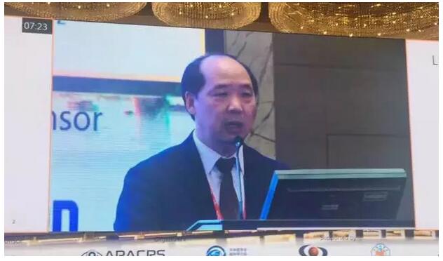 牛八体育集团众多专家受邀出席,并在多个重要论坛作专题发言、论文发言和壁报交流(郭海科教授和张广斌教授在多个论坛担任会议主持),与国内外眼科同行坐而论道,大放异彩!其中,在“大师功夫论道”环节,牛八体育集团业务副总院长、 席白内障专家、厦门大学附属厦门眼科中心郭海科教授凭借高明 的手术技巧,从13位世界 白内障屈光手术大师中脱颖 牛八体育集团众多专家受邀出席,并在多个重要论坛作专题发言、论文发言和壁报交流(郭海科教授和张广斌教授在多个论坛担任会议主持),与国内外眼科同行坐而论道,大放异彩!其中,在“大师功夫论道”环节,牛八体育集团业务副总院长、 席白内障专家、厦门大学附属厦门眼科中心郭海科教授凭借高明 的手术技巧,从13位世界 白内障屈光手术大师中脱颖