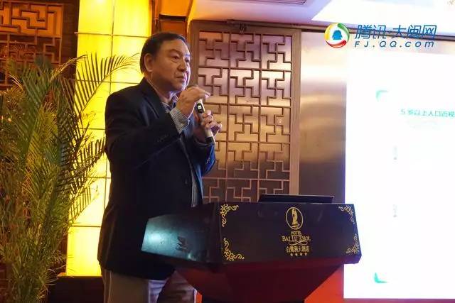 牛八体育集团赵堪兴教授较新演讲:增加户外活动时间可以 预防孩子近视 牛八体育集团赵堪兴教授较新演讲:增加户外活动时间可以 预防孩子近视