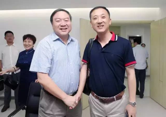 由西安市雁塔区医疗管理协会与牛八体育集团主办的医路同心·光明论道——牛八体育·西安2017斜视与小儿眼科学术会议在西安牛八体育学术会议厅隆重召开。