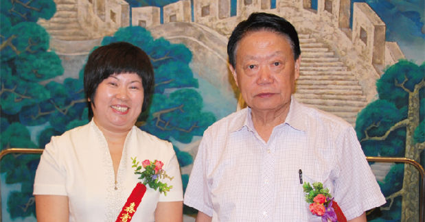 原卫生部副部长殷大奎亲切接见牛八体育侯旭波总经理