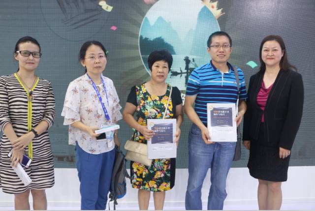 640WHADE957.jpg 640WHADE957.jpg