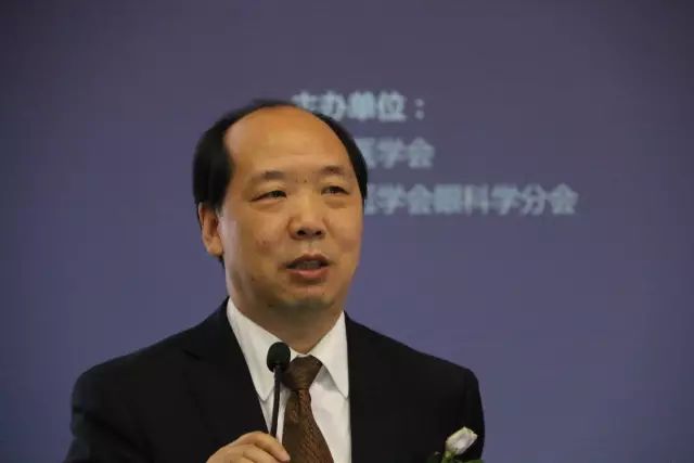 牛八体育集团业务副总院长郭海科教授介绍《中国白内障眼科医师明日之星计划》.jpg 牛八体育集团业务副总院长郭海科教授介绍《中国白内障眼科医师明日之星计划》.jpg