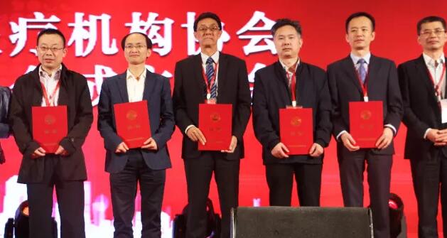 10月28日,由上海市社会医疗机构协会主办的“上海市社会医疗机构协会眼科 委员会成立大会暨 届全国眼科浦江论坛”在上海隆重开幕。上海和平眼科医院以郭海科院长带领的专家团队参加并出席了此次大会,共同见证了这一眼科学术盛事。5.jpg