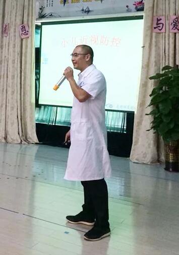 东莞牛八体育近视防控医生表示，假性近视可以通过一定的医治手段和纠正用眼习惯来 ，但当出现真性近视时就需要佩戴框架眼镜或者角膜塑形镜来 。孩子是假性近视还是真性近视，需要 的眼科医生去检测判断，否则会适得其反。3.jpg