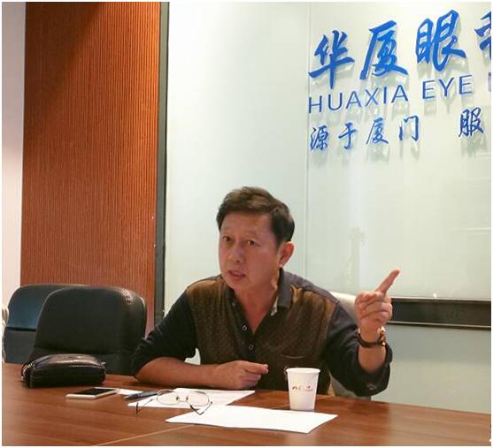 评审现场:厦门摄影家协会原副主席兼秘书长赵建军.jpg 评审现场:厦门摄影家协会原副主席兼秘书长赵建军.jpg