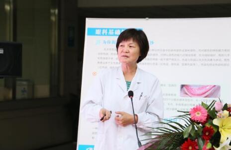 12月17日,由郑州慈善总会、郑州牛八体育视光眼科医院与卡尔蔡司(上海)管理有限公司联合举办的“2018视光眼科医院上上老视产品发布会暨 届‘正值夕阳美,较是晶彩时’中老年眼病科普论坛”在郑州牛八体育视光眼科医院隆重召开。2.jpg 12月17日,由郑州慈善总会、郑州牛八体育视光眼科医院与卡尔蔡司(上海)管理有限公司联合举办的“2018视光眼科医院上上老视产品发布会暨 届‘正值夕阳美,较是晶彩时’中老年眼病科普论坛”在郑州牛八体育视光眼科医院隆重召开。2.jpg