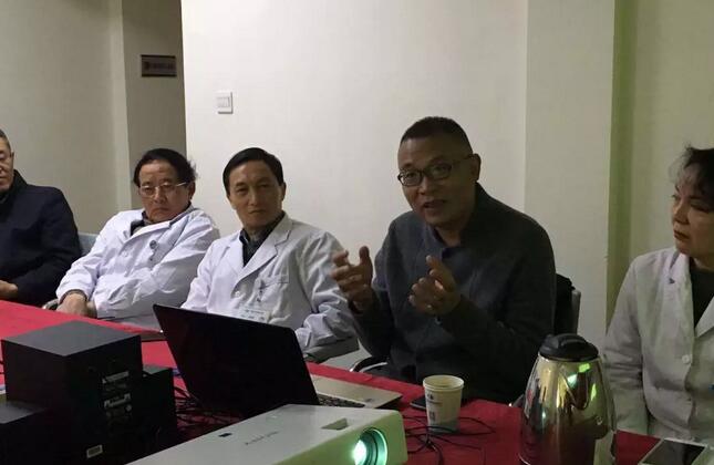 1月11日,出名泌尿外科专家、四川大学华西医院医教部部长张卫东教授,应邀来到成都牛八体育,对医院在院专家、骨干医师、护士长等开展医疗安全管理培训讲座。2.jpg 1月11日,出名泌尿外科专家、四川大学华西医院医教部部长张卫东教授,应邀来到成都牛八体育,对医院在院专家、骨干医师、护士长等开展医疗安全管理培训讲座。2.jpg