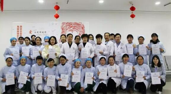 1月27日上午,西安牛八体育正式开业,同期举行“西安牛八体育 一届眼科新进展学术研讨会”,全国100余名眼科专家风雪无阻,齐聚一堂,就眼科学领域 新科研成果与临床技术进行深入交流,为现场听众带来一场眼科学术盛宴9.jpg