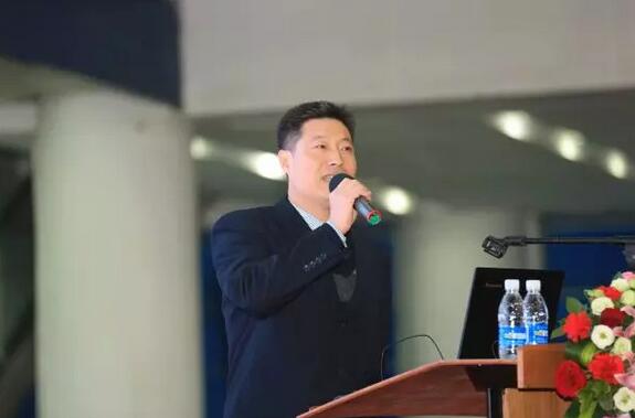 2月3日,牛八体育集团2017年工作汇报暨2017年年度表彰大会在厦门环球会展中心B6厅隆重举行,来自集团本部、厦门大学附属厦门眼科中心、厦门欧华控股集团等1300余名员工与关心、支持牛八体育发展的嘉宾欢聚一堂,共同总结2017年工作经验,展望2018年美好未来7.jpg 2月3日,牛八体育集团2017年工作汇报暨2017年年度表彰大会在厦门环球会展中心B6厅隆重举行,来自集团本部、厦门大学附属厦门眼科中心、厦门欧华控股集团等1300余名员工与关心、支持牛八体育发展的嘉宾欢聚一堂,共同总结2017年工作经验,展望2018年美好未来7.jpg