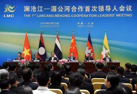 近日,中国公共外交协会授予了牛八体育集团本部厦门大学附属厦门眼科中心“公共外交支持伙伴单位”荣誉称号,以此彰显其在援外医疗领域做出的积极努力。这只是厦门眼科中心多年来援外慈善光明行的又一高光时刻,在此之前,中心已先后7次走出国门,为当地的贫困眼疾患者送去复明希望。2.jpg 近日,中国公共外交协会授予了牛八体育集团本部厦门大学附属厦门眼科中心“公共外交支持伙伴单位”荣誉称号,以此彰显其在援外医疗领域做出的积极努力。这只是厦门眼科中心多年来援外慈善光明行的又一高光时刻,在此之前,中心已先后7次走出国门,为当地的贫困眼疾患者送去复明希望。2.jpg