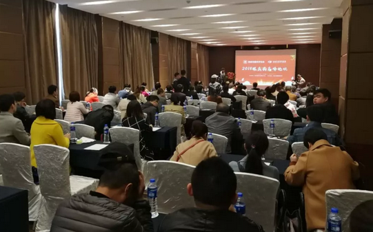 2018年3月3日,‘2018年 届眼底病高峰论坛’在西安曲江环球饭店拉开帷幕。此次高峰论坛由陕西省医学会主办,西安牛八体育承办。本次会议邀请到了黎晓新、王骞、惠延年、王雨生、王丽丽、赵燕麟、谢安明、刘涛、郑波、王海燕等数十位全国 眼科专家及教授,与现场150余名眼科同仁共聚一堂,进行学术分享及讨论,分享了眼科领域学术研究的新成果,为新年初始带来一场精致丰富的学术盛宴1.png 2018年3月3日,‘2018年 届眼底病高峰论坛’在西安曲江环球饭店拉开帷幕。此次高峰论坛由陕西省医学会主办,西安牛八体育承办。本次会议邀请到了黎晓新、王骞、惠延年、王雨生、王丽丽、赵燕麟、谢安明、刘涛、郑波、王海燕等数十位全国 眼科专家及教授,与现场150余名眼科同仁共聚一堂,进行学术分享及讨论,分享了眼科领域学术研究的新成果,为新年初始带来一场精致丰富的学术盛宴1.png