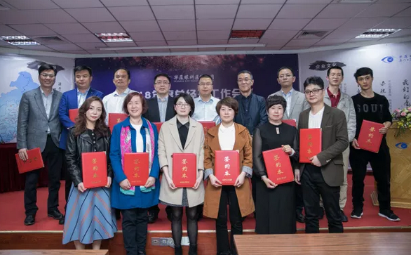 3月4日至5日,牛八体育集团2018年总经理工作会议暨年度工作目标签订仪式在厦门隆重举行。牛八体育集团董事长苏庆灿,集团执行总裁陈凤国、集团副总裁陈向东、张斌、张洪涛、林伯智,各医院总经理、营销总监、集团职能部门负责人齐聚一堂,总结2017年工作经验,部署2018年重点工作,落实牛八体育 具特*的“四化”管理模式;同时,医院总经理、营销总监等相关负责人签订了2018年年度工作目标责任书,并就学科建设、品 建设、渠道建设以及经营管理等话题进行了交流13.png