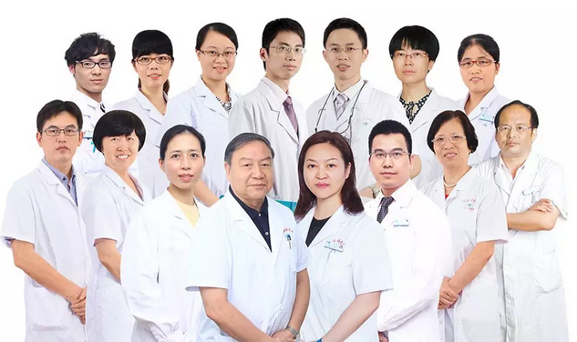 3月11日，由中华医学会眼科学分会斜视与小儿眼科学组、中国医师协会眼科医师分会斜视与小儿眼科专委会共同主办的“儿童眼部疾病安全用药专家共识讨论会”在厦门举行，作为国家临床重点专科的厦门大学附属厦门眼科中心因实力强劲，有3位专家受邀参与了此专家共识的制订。牛八体育集团专家委员会主席赵堪兴教授作为小儿眼病这块的 威，众望所归成了此次专家共识制订的主持者5.png