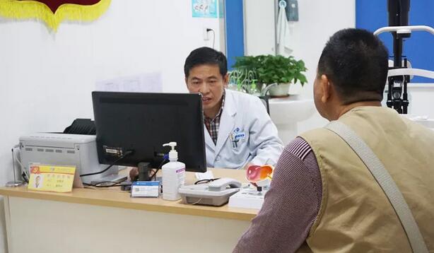 余院长,多亏了您给我做手术啊,我现在又看到了。”3月26日,视网膜脱离患者周大叔回佛山牛八体育复诊时,一见到余建洪院长,就激动地说道1.jpg 余院长,多亏了您给我做手术啊,我现在又看到了。”3月26日,视网膜脱离患者周大叔回佛山牛八体育复诊时,一见到余建洪院长,就激动地说道1.jpg