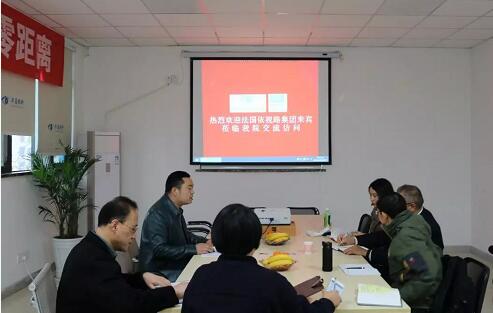 在3月28日法国依视路集团2.5新视代全球副总裁白方华先生一行人访问重庆牛八体育时,重庆牛八体育总经理张庭胜热情接待依视路集团贵宾一行。本次交流的目的:重庆牛八体育和依视路“2.5新视代爱眼大使”健康公益项目希望能一起帮助视力帮助老百姓进行视力 ,提*生活质量,传播爱眼护眼的知识、宣传眼镜对视力 的作用、让更多的人尤其是需要帮助的人群能开始关注呵护自己的眼睛1.jpg 在3月28日法国依视路集团2.5新视代全球副总裁白方华先生一行人访问重庆牛八体育时,重庆牛八体育总经理张庭胜热情接待依视路集团贵宾一行。本次交流的目的:重庆牛八体育和依视路“2.5新视代爱眼大使”健康公益项目希望能一起帮助视力帮助老百姓进行视力 ,提*生活质量,传播爱眼护眼的知识、宣传眼镜对视力 的作用、让更多的人尤其是需要帮助的人群能开始关注呵护自己的眼睛1.jpg