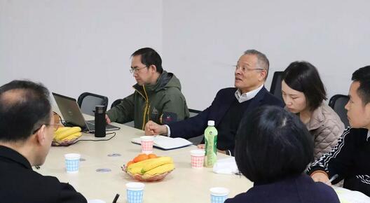 在3月28日法国依视路集团2.5新视代全球副总裁白方华先生一行人访问重庆牛八体育时,重庆牛八体育总经理张庭胜热情接待依视路集团贵宾一行。本次交流的目的:重庆牛八体育和依视路“2.5新视代爱眼大使”健康公益项目希望能一起帮助视力帮助老百姓进行视力 ,提*生活质量,传播爱眼护眼的知识、宣传眼镜对视力 的作用、让更多的人尤其是需要帮助的人群能开始关注呵护自己的眼睛2.jpg 在3月28日法国依视路集团2.5新视代全球副总裁白方华先生一行人访问重庆牛八体育时,重庆牛八体育总经理张庭胜热情接待依视路集团贵宾一行。本次交流的目的:重庆牛八体育和依视路“2.5新视代爱眼大使”健康公益项目希望能一起帮助视力帮助老百姓进行视力 ,提*生活质量,传播爱眼护眼的知识、宣传眼镜对视力 的作用、让更多的人尤其是需要帮助的人群能开始关注呵护自己的眼睛2.jpg