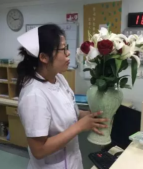 为庆祝环球护士节,5月11日下午,牛八体育特别举行“ 美护士颁奖盛典”活动,医院业务院长杨付合、业务副院长蔡磊琳、护理主任高俊茹及牛八体育全体护理人员受邀参加3.png 为庆祝环球护士节,5月11日下午,牛八体育特别举行“ 美护士颁奖盛典”活动,医院业务院长杨付合、业务副院长蔡磊琳、护理主任高俊茹及牛八体育全体护理人员受邀参加3.png