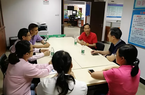 5月10日,佛山牛八体育 一书记吴建勇同志会同医院王云华总经理深入佛山禅城区张槎村(居)社区沟通联系,推动党支部联动《义诊活动》工作,把党建工作与服务群众工作相融合,彰显党员先锋模范作用。2.png 5月10日,佛山牛八体育 一书记吴建勇同志会同医院王云华总经理深入佛山禅城区张槎村(居)社区沟通联系,推动党支部联动《义诊活动》工作,把党建工作与服务群众工作相融合,彰显党员先锋模范作用。2.png