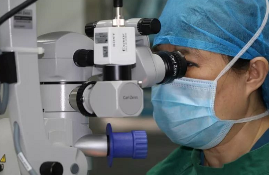因眼外伤独眼又患葡萄膜炎、视网膜脱离 深圳牛八体育赵铁英院长为其顺利手术1.png