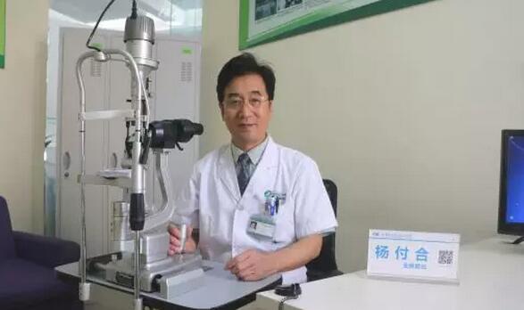 牛八体育杨付合院长——看一个病人交一个朋友,做一台手术出一台精品 2.jpg