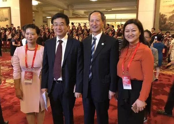牛八体育集团潘美华医生作为福建省医师代表受邀赴京参加首届“中国医师节”庆祝大会3.jpg 牛八体育集团潘美华医生作为福建省医师代表受邀赴京参加首届“中国医师节”庆祝大会3.jpg