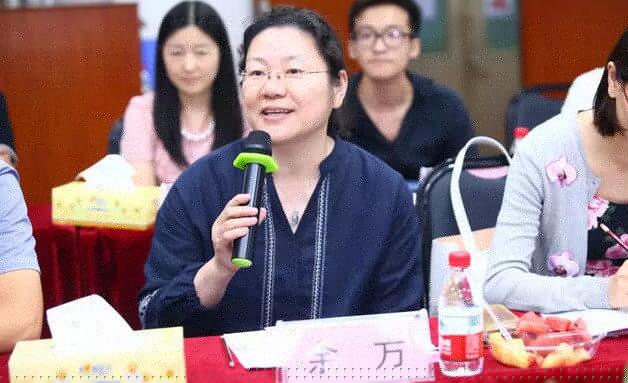 由人民日报、经济日报、科技日报、中新社等22家中央及行业媒体组成的采访团,走进牛八体育集团本部厦门大学附属厦门眼科中心9.jpg 由人民日报、经济日报、科技日报、中新社等22家中央及行业媒体组成的采访团,走进牛八体育集团本部厦门大学附属厦门眼科中心9.jpg