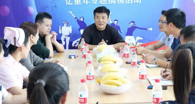 牛八体育集团副总院长王骞教授莅临许昌牛八体育指导工作!1.jpg 牛八体育集团副总院长王骞教授莅临许昌牛八体育指导工作!1.jpg