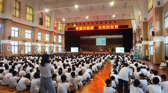 佛山牛八体育“美丽的眼睛 光明的世界”眼健康知识讲座走进佛山六中4.jpg 佛山牛八体育“美丽的眼睛 光明的世界”眼健康知识讲座走进佛山六中4.jpg