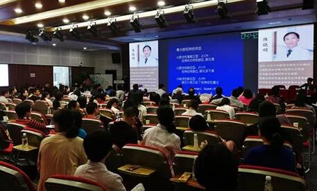 成都牛八体育院长陈晓明教授应邀出席四川省医学会第十三次视光学学术会议暨2018眼科新技术学术专题会1.jpg 成都牛八体育院长陈晓明教授应邀出席四川省医学会第十三次视光学学术会议暨2018眼科新技术学术专题会1.jpg