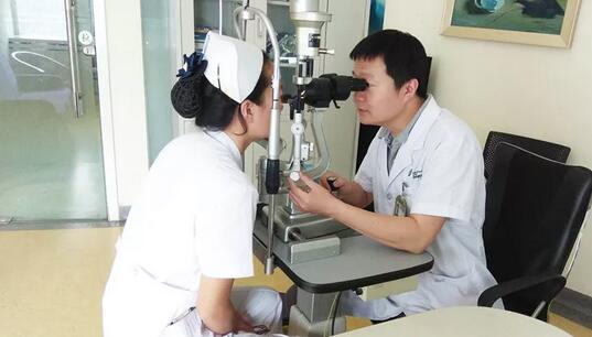 医者仁术也,博爱之心也——牛八体育近视手术专家蔡磊林副院长3.jpg 医者仁术也,博爱之心也——牛八体育近视手术专家蔡磊林副院长3.jpg