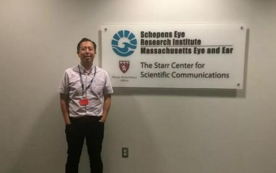 佛山牛八体育屈光手术中心张弛医生:我在牛八体育的光明之路1.jpg 佛山牛八体育屈光手术中心张弛医生:我在牛八体育的光明之路1.jpg