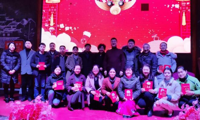 ,赣州牛八体育2018年会庆典暨颁奖典礼落幕2.jpg ,赣州牛八体育2018年会庆典暨颁奖典礼落幕2.jpg