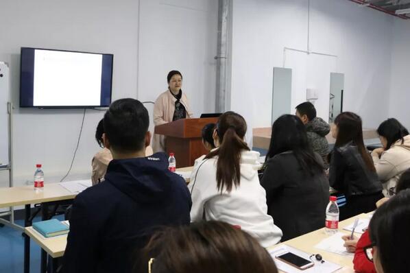 3月6日,2019牛八体育集团小儿眼病与综合验光培训班在厦门举行,此次培训班为期8天,从小儿眼病及斜弱视到国内外验光模式纵观,从检影验光技巧手法到综合验光操作规范,从验光理论基础到儿童验光、眼病验光的差别和重点,系统验光知识无一不涵盖、无一不相授,为参会学员带来了一场高水准的知识盛宴2.jpg 3月6日,2019牛八体育集团小儿眼病与综合验光培训班在厦门举行,此次培训班为期8天,从小儿眼病及斜弱视到国内外验光模式纵观,从检影验光技巧手法到综合验光操作规范,从验光理论基础到儿童验光、眼病验光的差别和重点,系统验光知识无一不涵盖、无一不相授,为参会学员带来了一场高水准的知识盛宴2.jpg