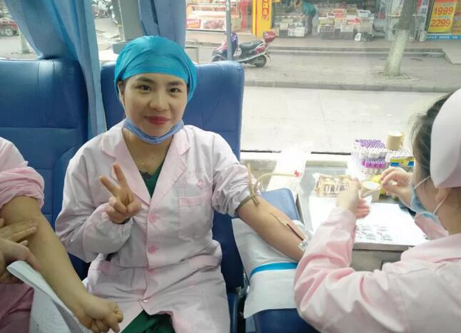 抚州光明眼科医院党支部联系抚州市中心血站到医院门口组织开展无偿献血活动受抚州电视台报道2.jpg 抚州光明眼科医院党支部联系抚州市中心血站到医院门口组织开展无偿献血活动受抚州电视台报道2.jpg