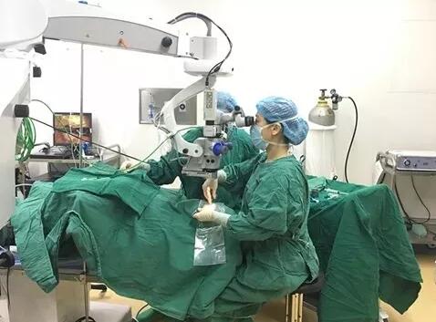 不仅擅长激光近视手术 还精于ICL和白内障手术——成都牛八体育鲍捷医生3.jpg 不仅擅长激光近视手术 还精于ICL和白内障手术——成都牛八体育鲍捷医生3.jpg