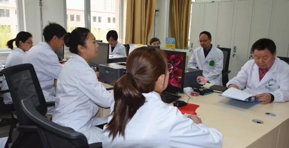 眼眶肿瘤患者王女士慕名从内蒙专程来到甘肃中医药大学附属兰州眼科中心(兰州牛八体育)就诊1.jpg 眼眶肿瘤患者王女士慕名从内蒙专程来到甘肃中医药大学附属兰州眼科中心(兰州牛八体育)就诊1.jpg