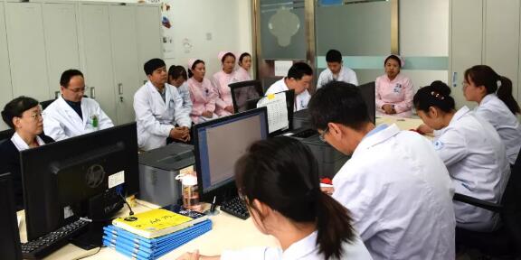 眼眶肿瘤患者王女士慕名从内蒙专程来到甘肃中医药大学附属兰州眼科中心(兰州牛八体育)就诊2.jpg 眼眶肿瘤患者王女士慕名从内蒙专程来到甘肃中医药大学附属兰州眼科中心(兰州牛八体育)就诊2.jpg