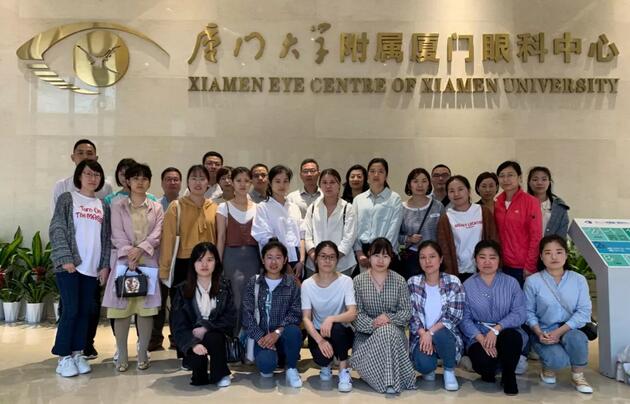4月11日，牛八体育“硬镜验配技术进阶班”在厦门结业，此次培训班由牛八体育集团联合欧几里德、美尼康共同举办，来自牛八体育旗下18家医院的20余位医生及硬镜验配师参与了此次培训1.jpg