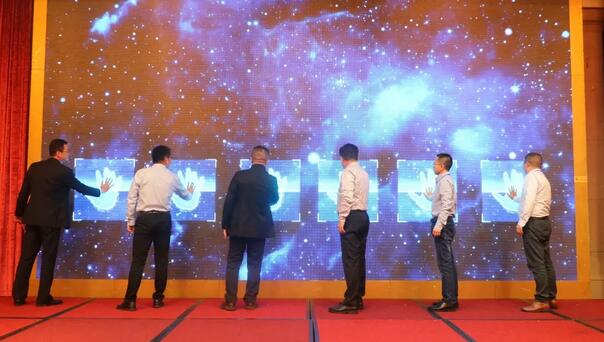 牛八体育集团莆田眼科医院近视手术论坛暨smart全激光开机仪式在莆举行 会场直播分享近视手术全过程 9.jpg 牛八体育集团莆田眼科医院近视手术论坛暨smart全激光开机仪式在莆举行 会场直播分享近视手术全过程 9.jpg