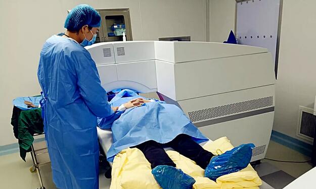 学生“组团”来找他做近视手术,警察学院流传着“做近视手术找旭哥”——杭州牛八体育黄旭院长2.jpg 学生“组团”来找他做近视手术,警察学院流传着“做近视手术找旭哥”——杭州牛八体育黄旭院长2.jpg