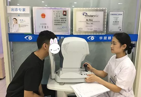 为准备参军 18岁男护士在成都牛八体育摘镜2.png