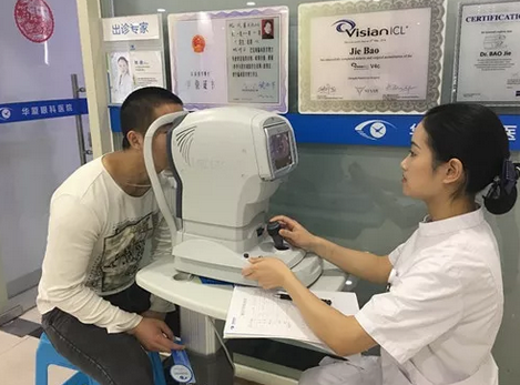 大学生连续两次无法通过征兵视力体检 这次来成都牛八体育摘镜再圆梦1.png 大学生连续两次无法通过征兵视力体检 这次来成都牛八体育摘镜再圆梦1.png