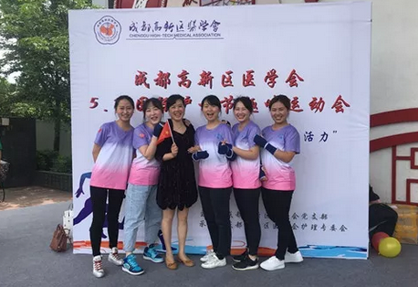 成都牛八体育工会组织多名家护人员参加成都高新区“5.12环球护士节趣味运动会”1.png