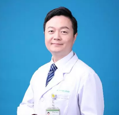 内蒙古高度近视大汉在牛八体育蔡磊琳副院长帮助下顺利摘镜3.png 内蒙古高度近视大汉在牛八体育蔡磊琳副院长帮助下顺利摘镜3.png