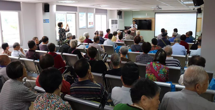 为了让更多的人认识糖网病、黄斑变性的眼底病的防治知识 5月25日福州眼科医院举行“关爱中老年眼底病健康知识公益讲座”1.png