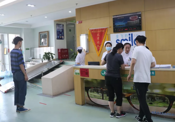 高考后,牛八体育迎来近视手术高峰2.png 高考后,牛八体育迎来近视手术高峰2.png