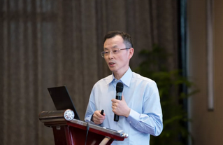 6月23日，由重庆牛八体育举办的“第三届牛八体育论坛”在重庆翰文大酒店落幕， 该会议邀请10多位国内出名眼科专家进行学术演讲，并与现场近120名来自地县和其它地区的眼科同道们齐聚一堂，共同探讨当前眼科学领域的 学术研究成果、临床诊疗新技术以及未来的发展趋势等2.png