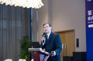 6月23日，由重庆牛八体育举办的“第三届牛八体育论坛”在重庆翰文大酒店落幕， 该会议邀请10多位国内出名眼科专家进行学术演讲，并与现场近120名来自地县和其它地区的眼科同道们齐聚一堂，共同探讨当前眼科学领域的 学术研究成果、临床诊疗新技术以及未来的发展趋势等7.png