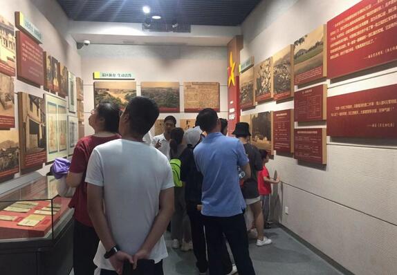 “不忘初心跟党走,追忆红军峥嵘岁月” ——厦门眼科中心第二党支部纪念建军92周年主题党日活动6.jpg “不忘初心跟党走,追忆红军峥嵘岁月” ——厦门眼科中心第二党支部纪念建军92周年主题党日活动6.jpg